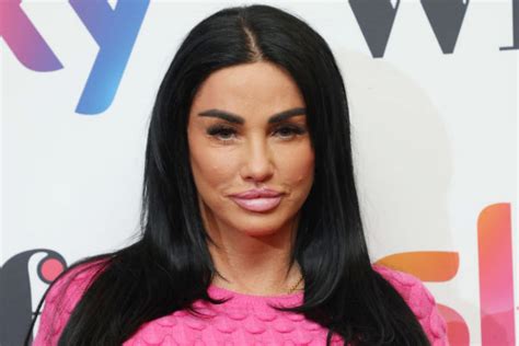 Katie Price is offered £5,000 by PETA to stop owning。